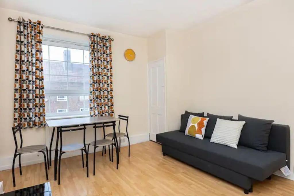 런던 Tranquil 1Br In South Bank With Onsite Parking 아파트 외부 사진