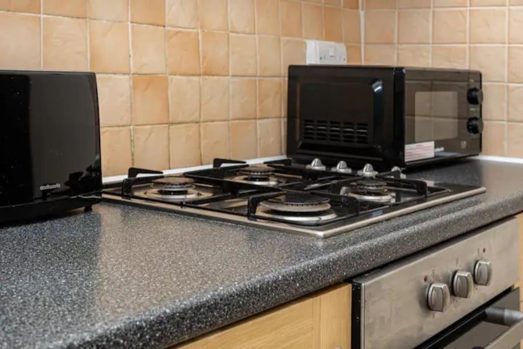 런던 Tranquil 1Br In South Bank With Onsite Parking 아파트 외부 사진