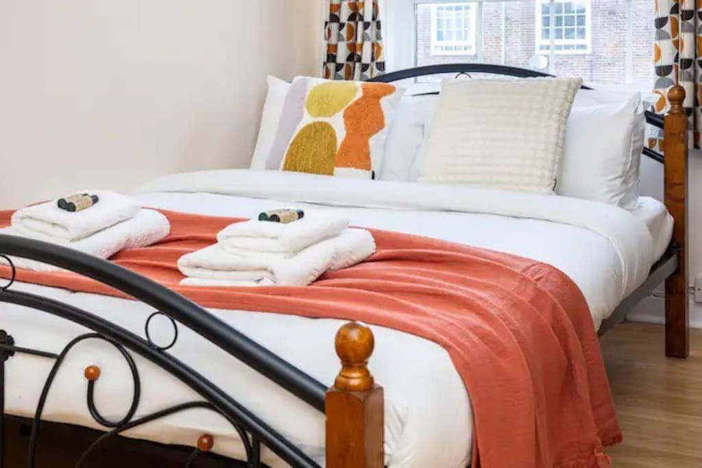 런던 Tranquil 1Br In South Bank With Onsite Parking 아파트 외부 사진