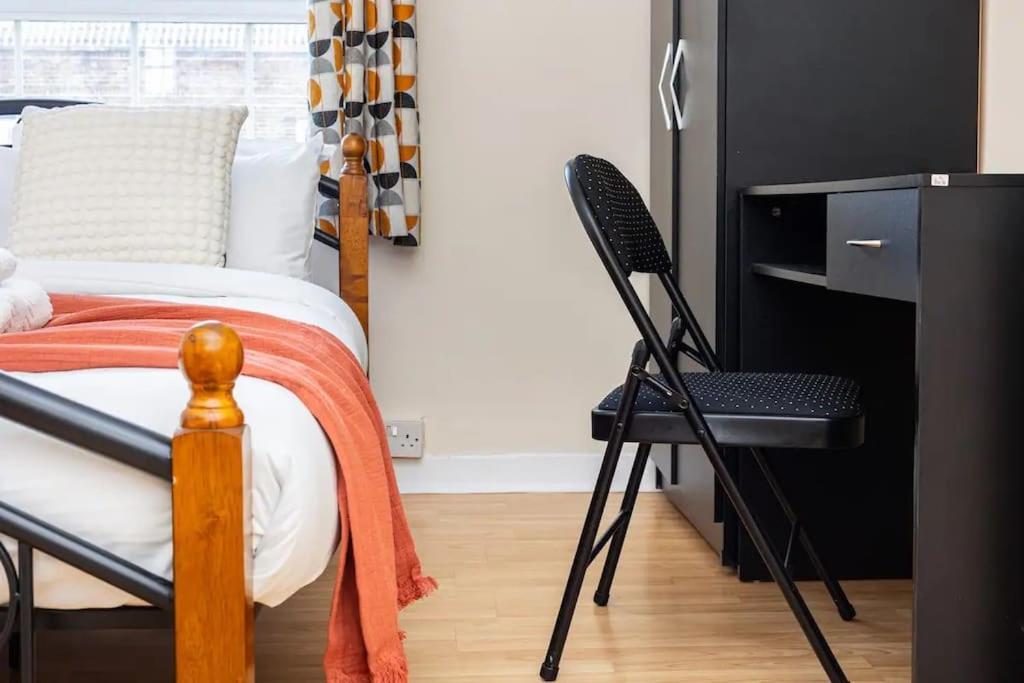 런던 Tranquil 1Br In South Bank With Onsite Parking 아파트 외부 사진