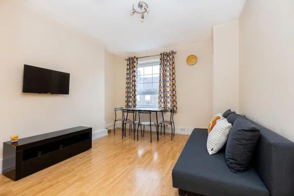 런던 Tranquil 1Br In South Bank With Onsite Parking 아파트 외부 사진