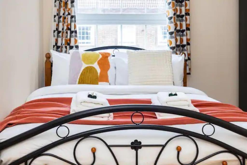 런던 Tranquil 1Br In South Bank With Onsite Parking 아파트 외부 사진
