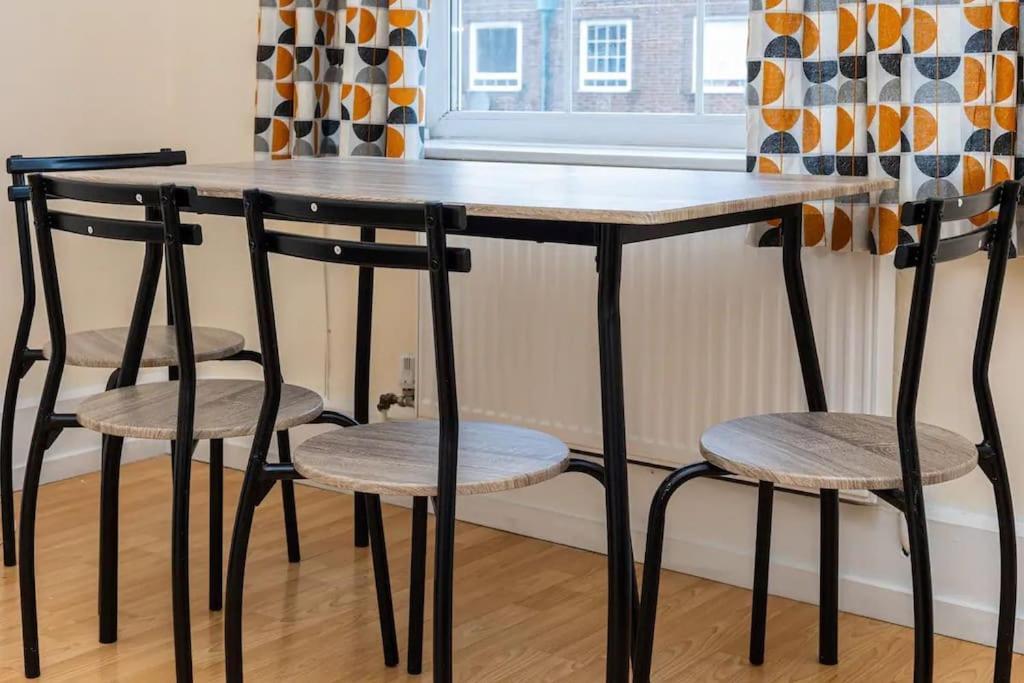 런던 Tranquil 1Br In South Bank With Onsite Parking 아파트 외부 사진