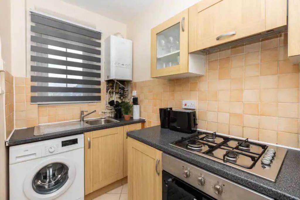 런던 Tranquil 1Br In South Bank With Onsite Parking 아파트 외부 사진