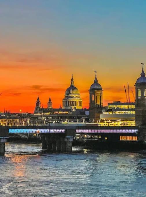 런던 Tranquil 1Br In South Bank With Onsite Parking 아파트 외부 사진
